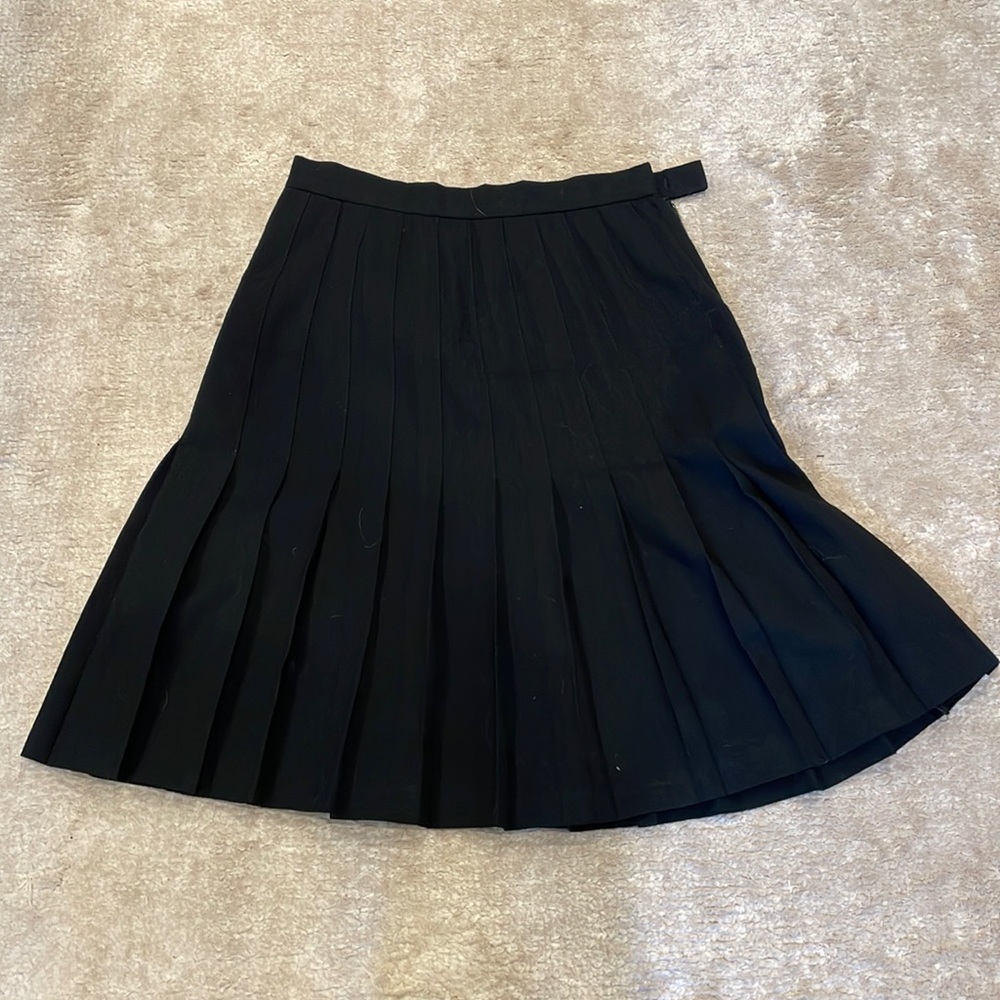 Pleated 100% wool skirt